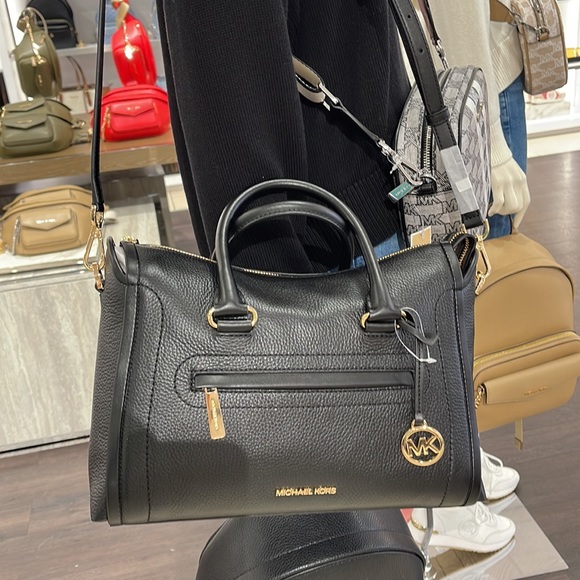 MICHAEL KORS
Carine Large Pebbled Leather Top Zip Satchel
Black
NWT - Picture 14 of 16